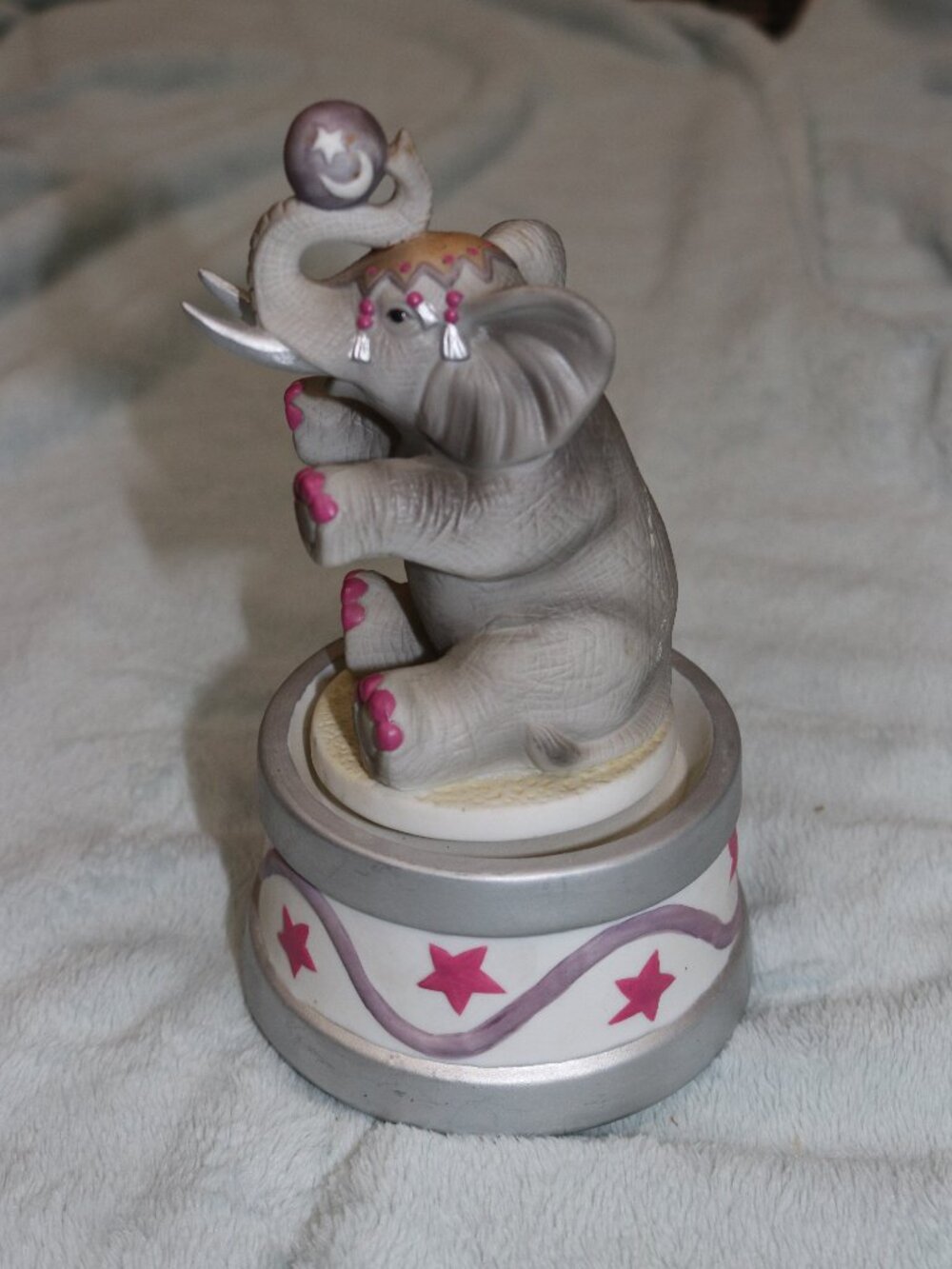 Vintage 1980s ceramic circus elephant music box.